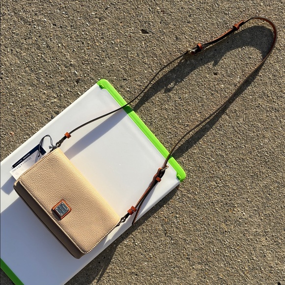 Dooney & Bourke Pebble Grain Becca Crossbody Taupe shoulder bag new NWT gold - Picture 10 of 16